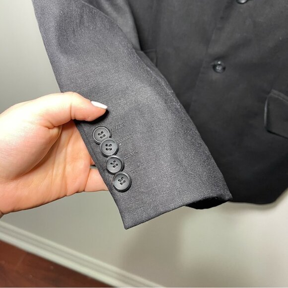 Le Chateau Men's Black 100% linen corporate office double vent blazer in size 46 - Picture 3 of 10